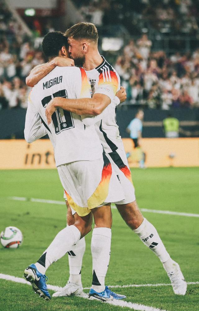 德国明星球员破纪录获得年度MVP