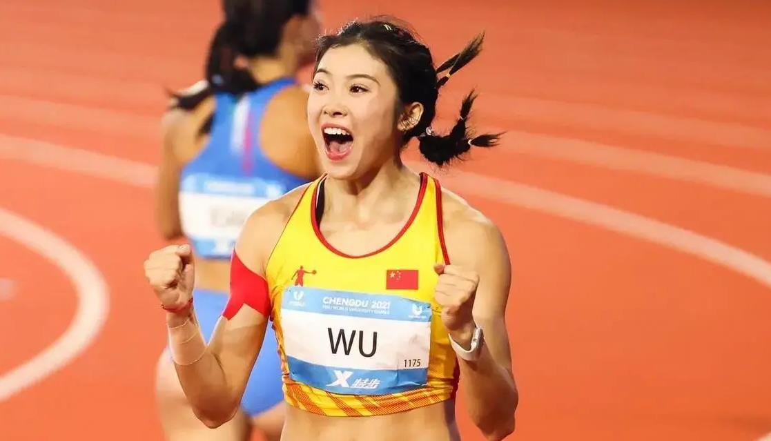 体育场上惊艳的一幕，女将的风采无人能及