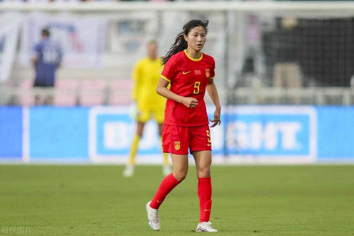 中国女足球员表现出色引发外界瞩目
