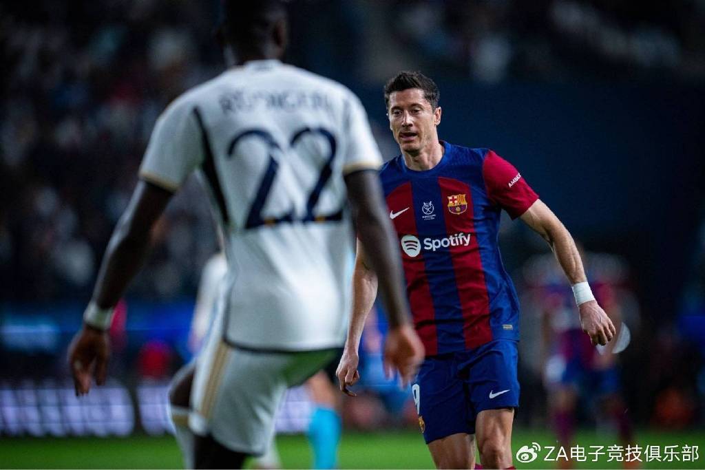 那不勒斯主场击败对手，争夺欧冠资格