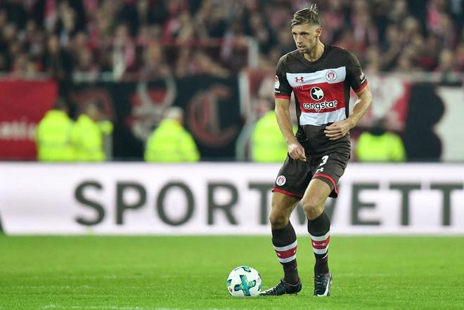 汉堡球队再次失利,保级形势严峻 汉堡球队再次失利,保级形势严峻