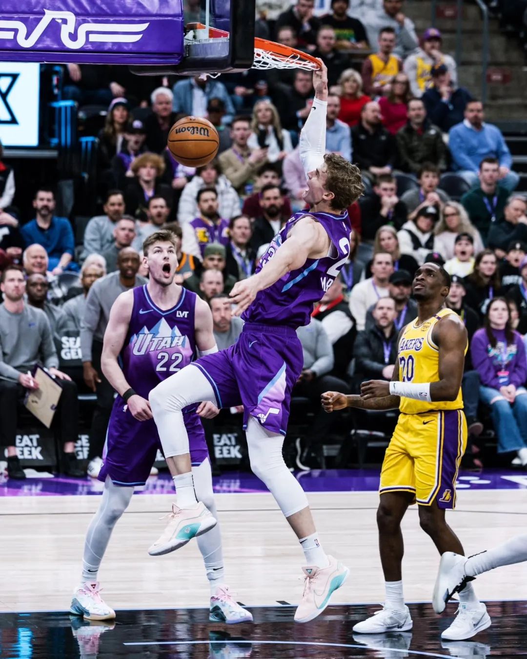 爵士团队篮板抢断,挫败对手夺胜 爵士团队篮板抢断,挫败对手夺胜