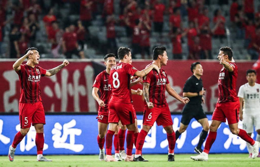 上海上港中场核心回归,助球队击败对手 上海上港中场核心回归,助球队击败对手