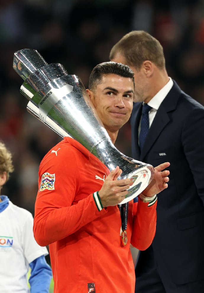 欧国联赛冠军角逐卫冕冠军不敌黑马,出局惨败 欧国联赛冠军角逐卫冕冠军不敌黑马,出局惨败